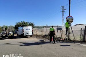 Sueca mejora su señalización viaria en la zona marítima y casco urbano