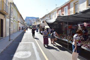 Los mercadillos de Petrer afrontan la nueva normalidad sin limitación de aforo pero con vigilancia para garantizar el cumplimiento de las medidas de seguridad