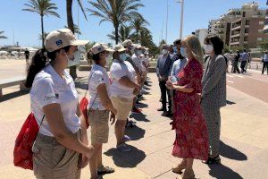 La Consellera da la bienvenida a los 33 auxiliares de la playa de Gandia La Consellera da la bienvenida a los 33 auxiliares de la playa de Gandia