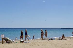 Atascos, aforo completo y playas cerradas en la Marina Alta