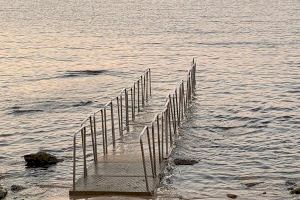 Las playas Torrevieja se ponen "bonitas" para acoger a sus visitantes