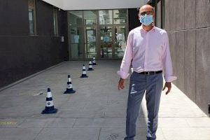Compromís propone instalar un toldo en la entrada del Centro de Salud para evitar el sol