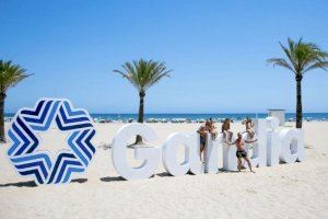Letras gigantes de la playa de Gandia