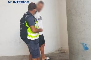 La Policía Nacional ha detenido a una persona buscada por las autoridades alemanas por introducir más de 30 kilos de marihuana en aquel país