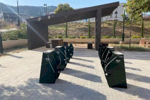 Nueva área de descanso con tecnología smart en la vía ciclopeatonal de Alcoy