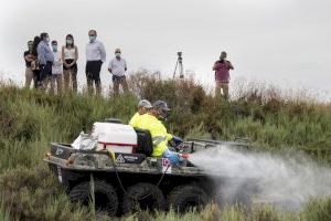 La Diputación incorpora un vehículo anfibio y un camión con brazo gigante para intensificar los trabajos del Plan Provincial Contra los Mosquitos