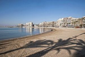 Mor ofegat un home de 72 anys en una platja de Torrevieja