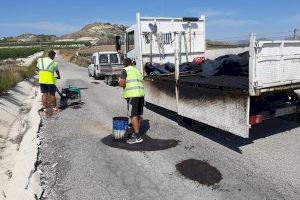 Infraestructuras realiza un plan de bacheo en caminos municipales