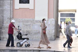 El uso obligatorio de las mascarillas, a debate: posturas enfrentadas en la Comunitat