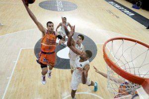 Alberto Abalde contra el Real Madrid