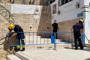 El Ayuntamiento encarga una inspección a Conservación de Inmuebles para revisar una grieta en la ladera del Benacantil en el casco antiguo de Alicante