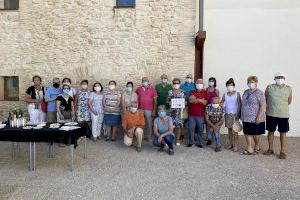 Una trentena d’ontinyentins participen al tast d’olis i vins organitzat per “Majors Actius"