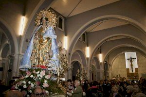 Devotos de Canet preparan con entusiasmo la visita nocturna de la imagen peregrina de la Virgen de los Desamparados a la playa de la localidad