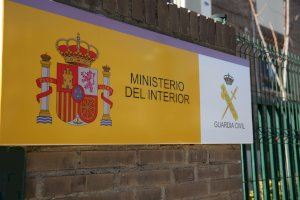 La Guardia Civil de Valencia procede contra dos personas implicadas en dos delitos de robo con violencia e intimidación en una gasolinera de la localidad de Benifaio