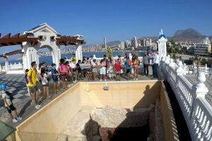 Los jóvenes de ‘Verano 2020’ se aventuran en la historia Benidorm a través de El Castell