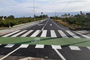 Piden la colocación de bancos para el descanso en la carretera del Grao