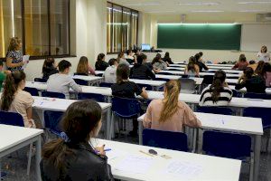 El Campus d'Ontinyent esgota les places per a les seues titulacions i dispara la llista d’espera un 63% fins als 2074 estudiants