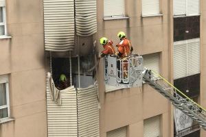 Una llavadora causa un incendi en un habitatge de Gandia amb tres explosions - (foto 3) Una llavadora causa un incendi en un habitatge de Gandia amb tres explosions - (foto 3)