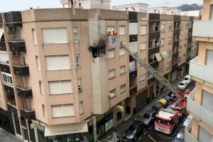 Una llavadora causa un incendi en un habitatge de Gandia amb tres explosions Una llavadora causa un incendi en un habitatge de Gandia amb tres explosions