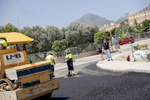 El Ayuntamiento de l’Alfàs inicia las obras de asfaltado en la avenida Corts Valencianes - (foto 2) El Ayuntamiento de l’Alfàs inicia las obras de asfaltado en la avenida Corts Valencianes - (foto 2)