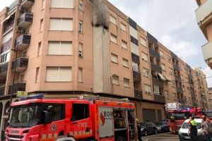 Una llavadora causa un incendi en un habitatge de Gandia amb tres explosions - (foto 2) Una llavadora causa un incendi en un habitatge de Gandia amb tres explosions - (foto 2)