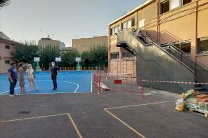 El Ayuntamiento de Benifaió ejecuta la obra de construcción de  una escalera de emergencias en el pabellón infantil del CEIP Santa Bárbara