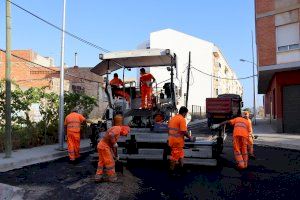 Vila-real actua al carrer Maestrat per a dotar de seguretat i dignificar aquest vial inacabat durant la crisi immobiliària