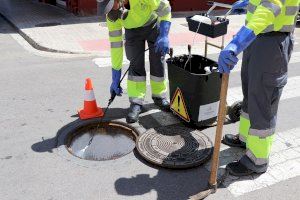 Los tratamientos contra plagas de cucarachas y ratas en el alcantarillado de la ciudad continúan una semana más