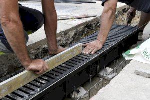 Obres de millora en el sistema d'evacuació d'aigua del pont nou de Paiporta