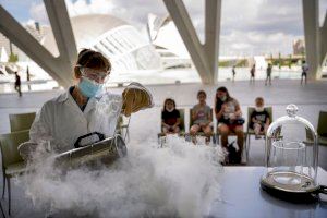 El Museu de les Ciències realiza demostraciones gratuitas de 'Ciencia a Escena' en los exteriores