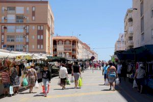 Abren 45 puestos más en el mercadillo semanal de La Mata de Torrevieja