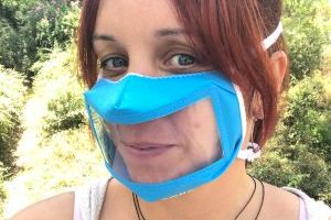 Una empresa de Sagunto crea mascarillas transparentes para facilitar la comunicación con las personas con dificultades auditivas