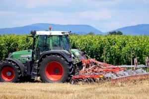 El Consell Agrari inicia la creación de una bolsa nueva de maquinistas conductores para suplir las necesidades del ente