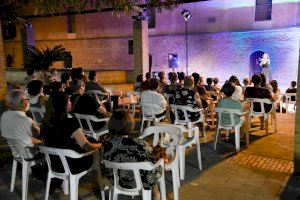 Paiporta tanca les seues nits de “Cultura a la fresca” amb humor i diversió - (foto 3)