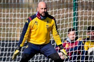 Pepe Reina amb la samarreta de l'Aston Villa FC