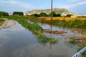 La alerta amarilla se ceba con Villena: 40 litros por m2 en una hora, cortes de luz y calles cortadas