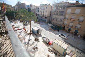 Cerca de 600.000 piezas de mármol, crema marfil y rojo alicante conformarán el suelo de la Plaça de Baix peatonal