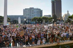 La indignación de las redes sociales por la manifestación en contra de las mascarillas