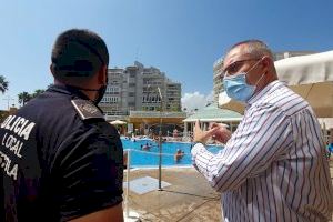 La Policía Local de Peñíscola continúa colaborando con el sector turístico por el cumplimiento de la normativa en materia de prevención y seguridad