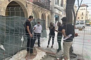 Las pruebas de resbaladicidad de los adoquines que se van a colocar en la Plaça de Baix de Elche determinan que el pavimento cumple con la normativa de seguridad