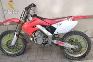 Le roban la motocicleta para intercambiarla por marihuana y la encuentra días después de nuevo en venta - (foto 2)