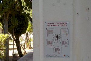 Les Coves de Vinromà instala paneles informativos para concienciar a la ciudadanía sobre la propagación del mosquito tigre