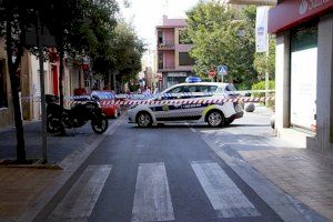 Imagen de archivo de un coche policial junto a la plaza de España de Almassora