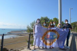 Las calas Retor y Orpesa la Vella ya lucen las banderas de playas libres de humo