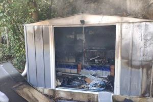 Un transformador eléctrico en una propiedad privada provoca un conato de incendio en la costa del Castillo de Xàtiva