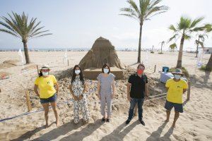 La platja de Gandia exhibeix una escultura d’arena del Palau Ducal