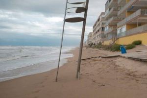 Tavernes s'uneix i esclata contra Costas per la greu deterioració de la platja de la Goleta - (foto 13)