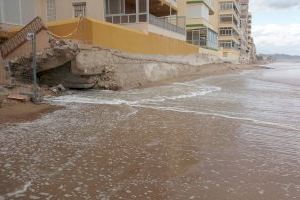Tavernes s'uneix i esclata contra Costas per la greu deterioració de la platja de la Goleta - (foto 15)