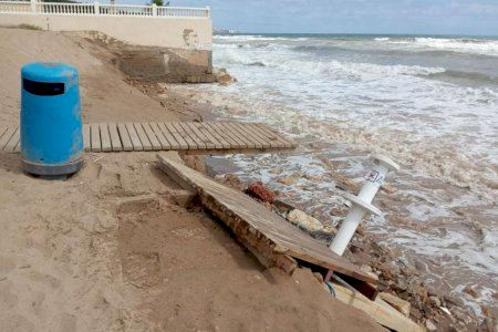 Tavernes s'uneix i esclata contra Costas per la greu deterioració de la platja de la Goleta