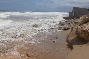 Tavernes s'uneix i esclata contra Costas per la greu deterioració de la platja de la Goleta - (foto 10)